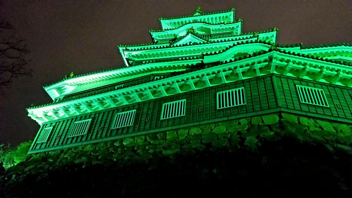 投稿写真：翡翠色に染まる烏(う)城