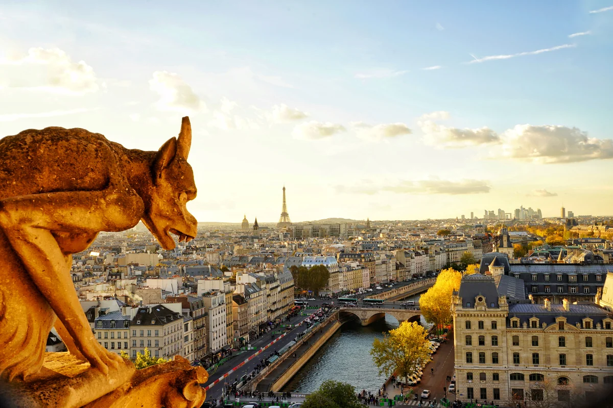 投稿写真：秋深まるパリの空