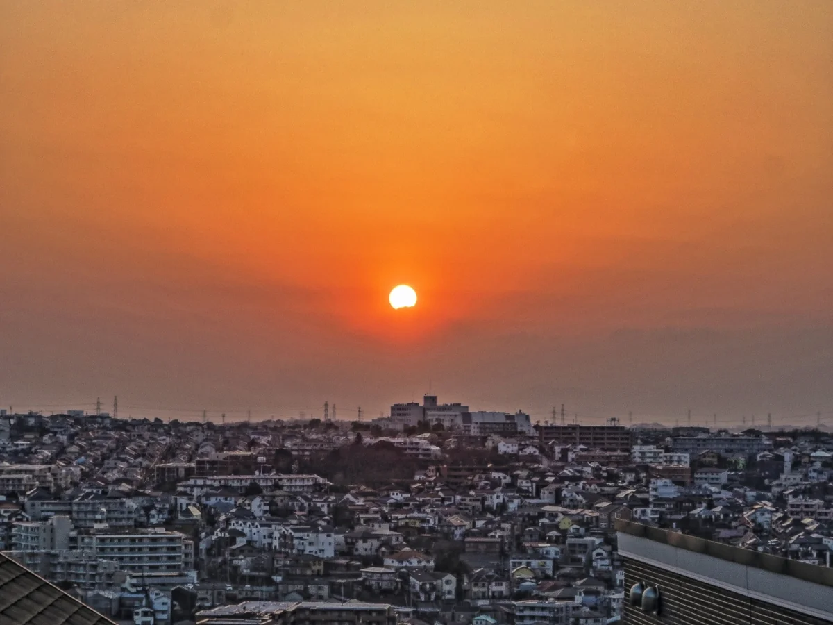 投稿写真：春霞の中の左寄りダイヤモンド富士