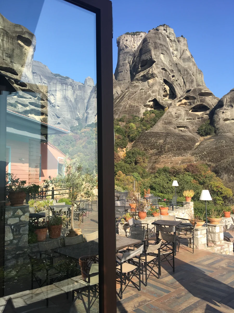 投稿写真：レストランからの絶景〜メテオラ奇岩群〜