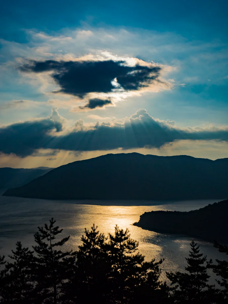 投稿写真：奥琵琶湖慕情ー光のシャワー