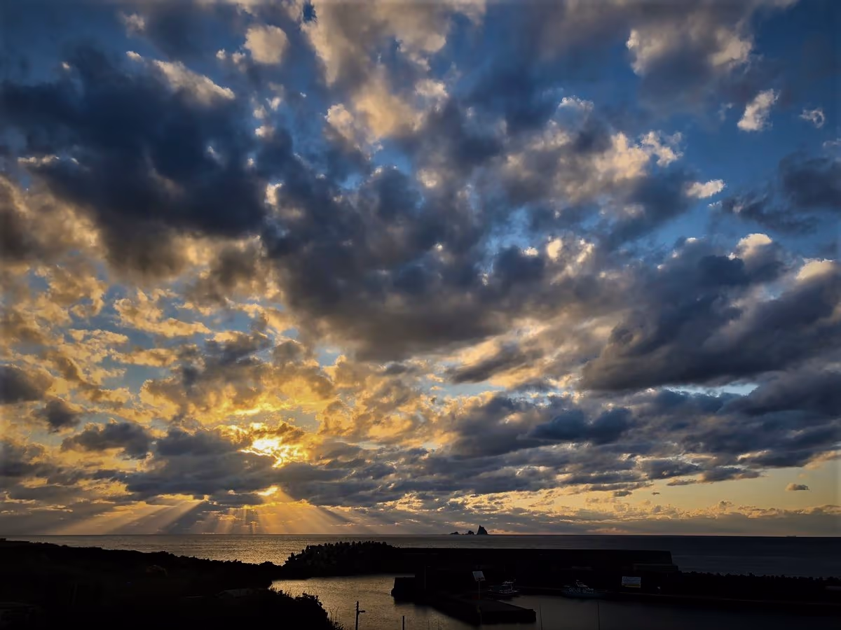 投稿写真：三本岳と夕陽