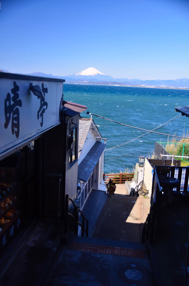 投稿写真：江ノ島にて　海の向こうの富士