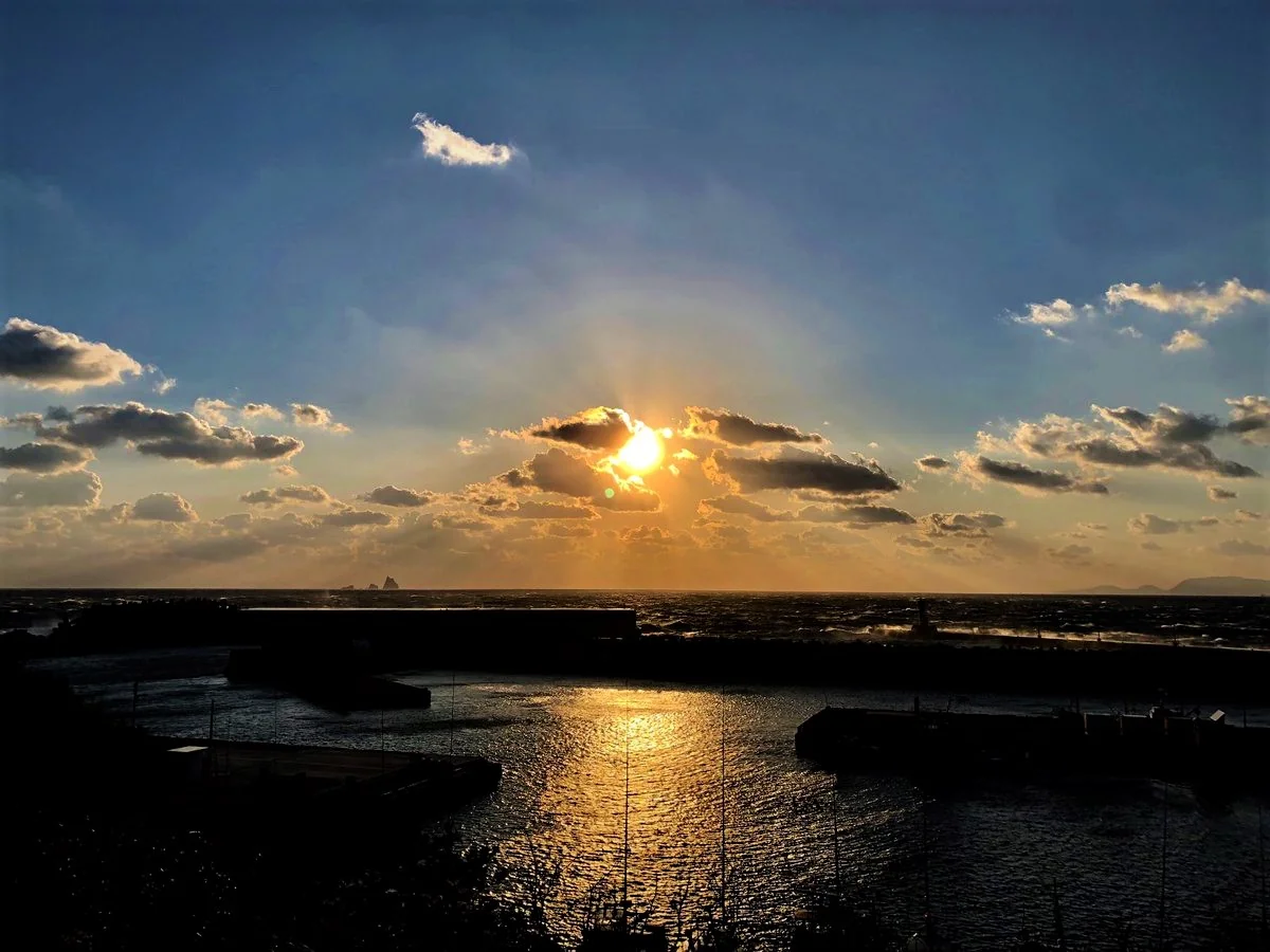 投稿写真：金色に輝く港