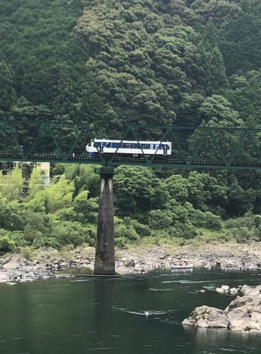 投稿写真：四万十川を渡る新幹線
