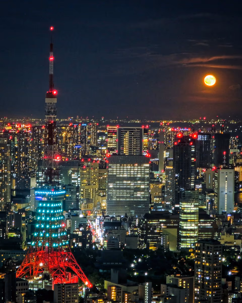 投稿写真：東京タワーと満月