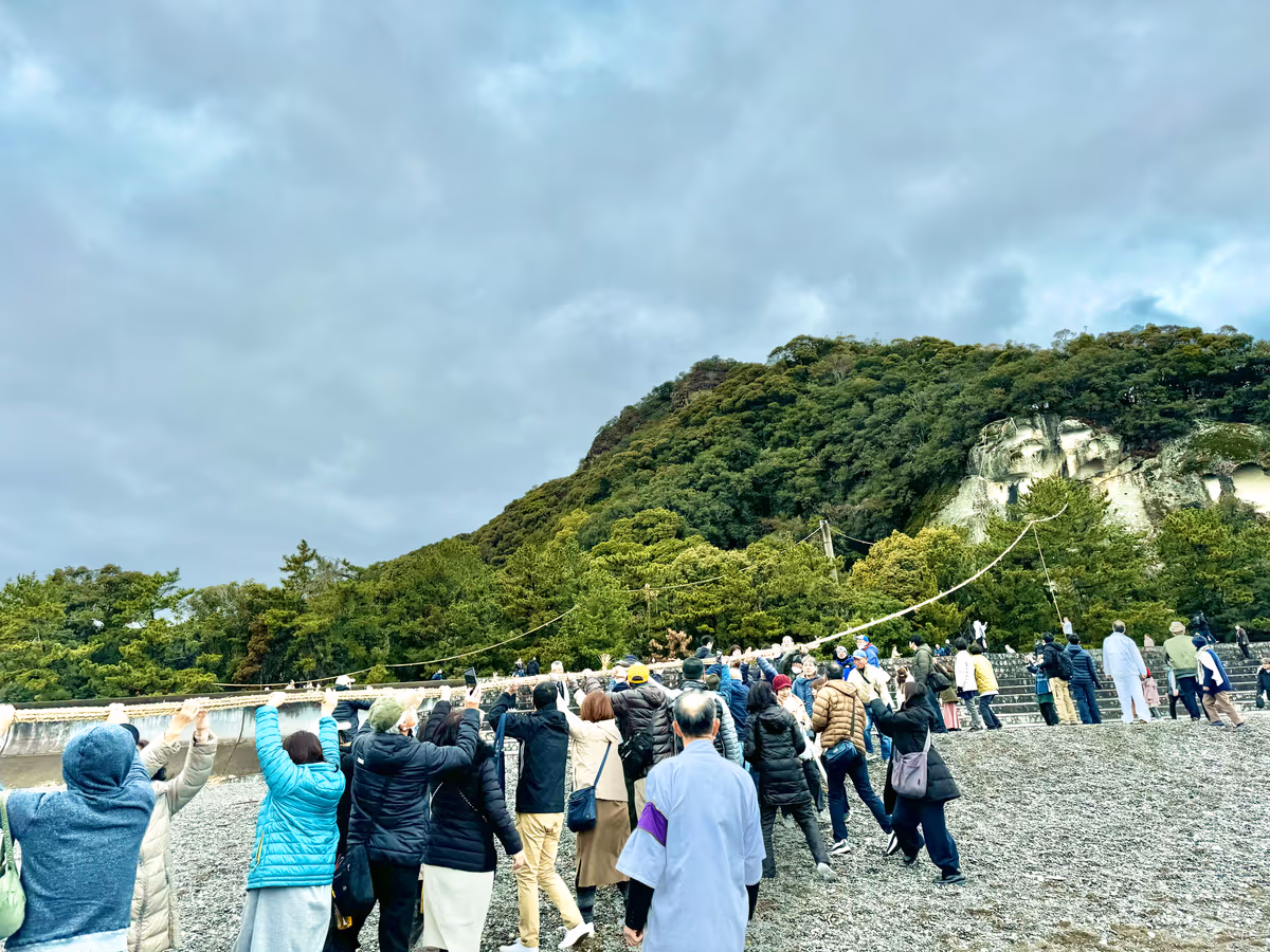 投稿写真：神々が眠る日本最古の地 世界遺産 花の窟の御綱掛け神事