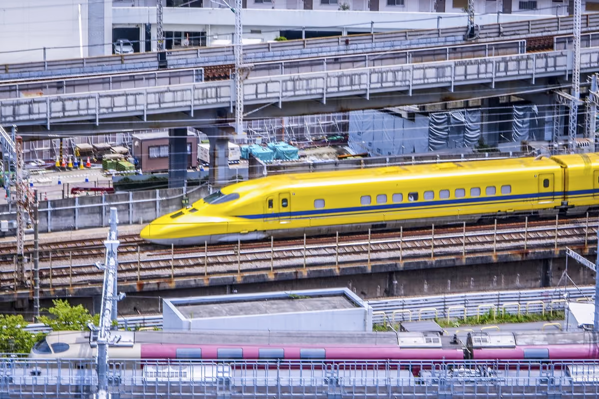 投稿写真：本線を新大阪駅に向かうドクターイエロー②