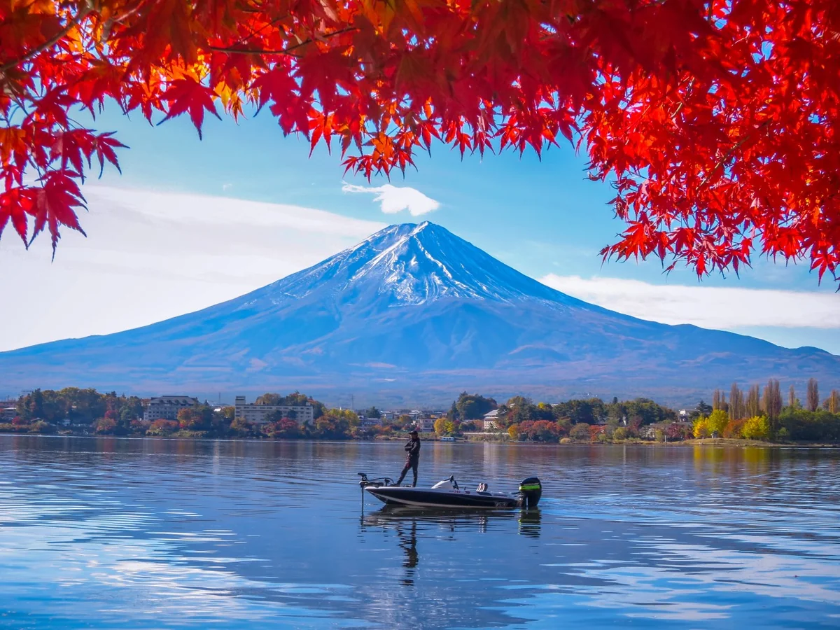 投稿写真：ボートと紅葉富士