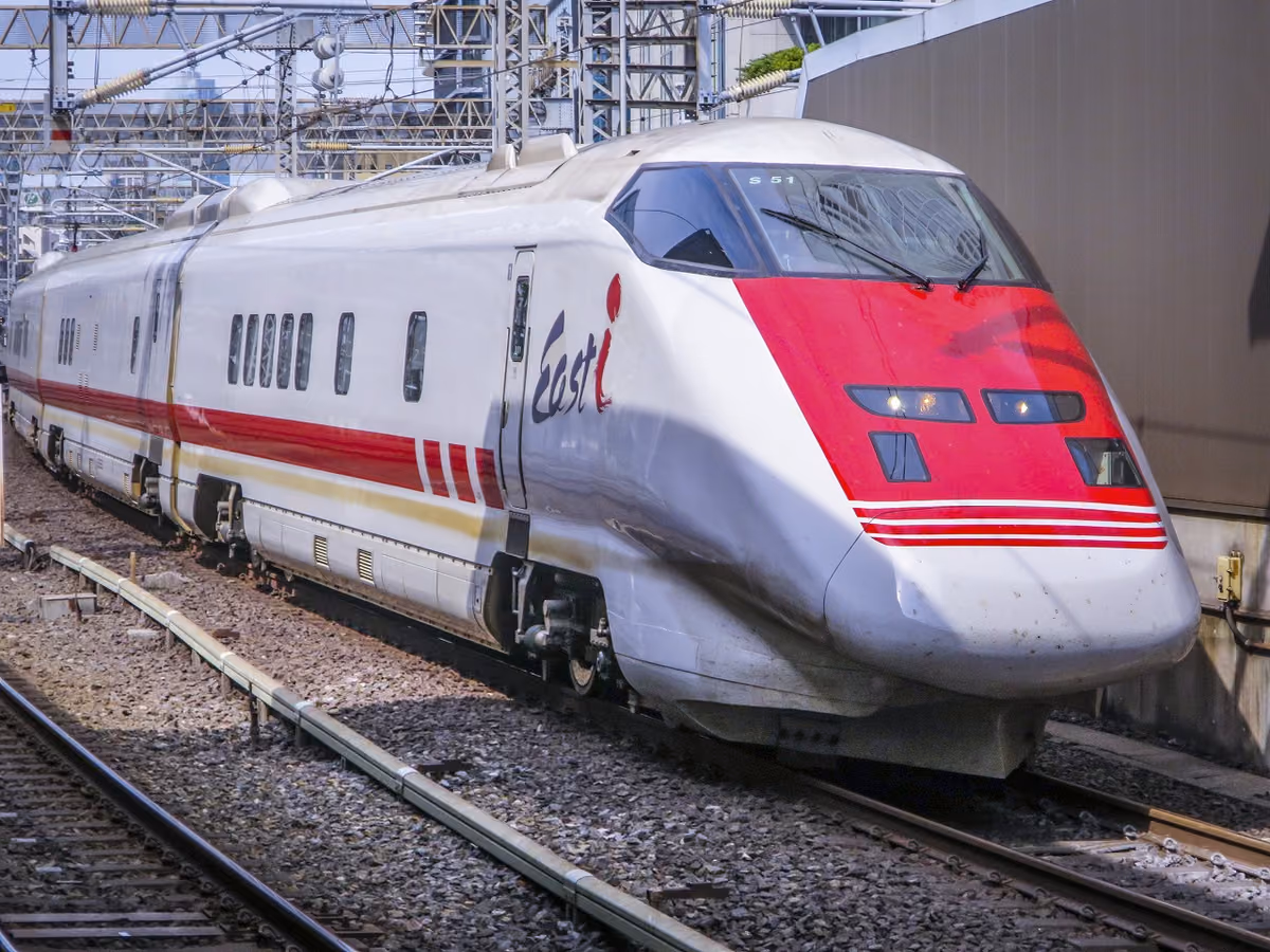 投稿写真：東京駅に進入するイーストアイ