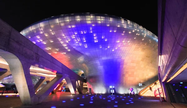 投稿：ソウル東大門デザインセンター