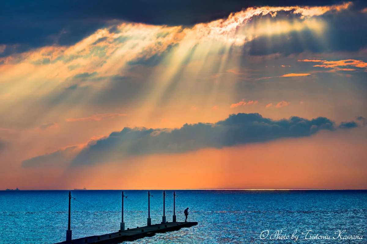 投稿写真：天使の梯子が優しく舞い降りる桟橋。