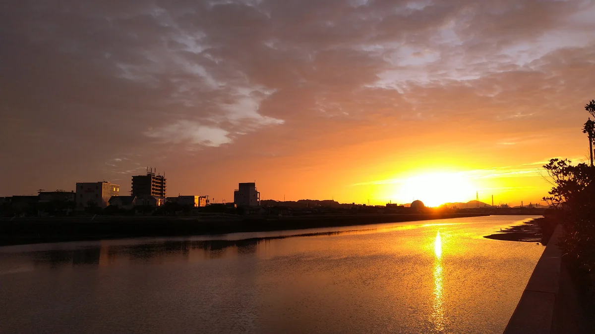 投稿写真：日の出の福山港