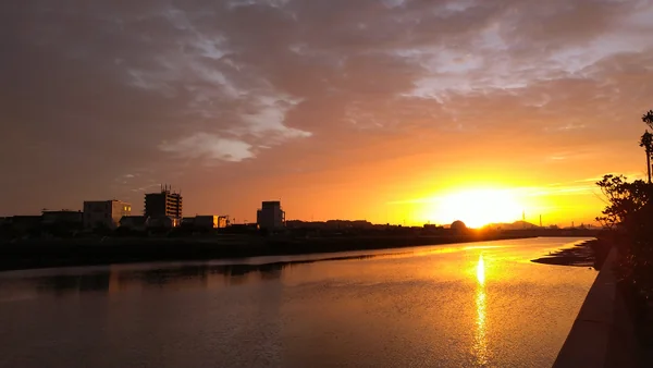 投稿：日の出の福山港