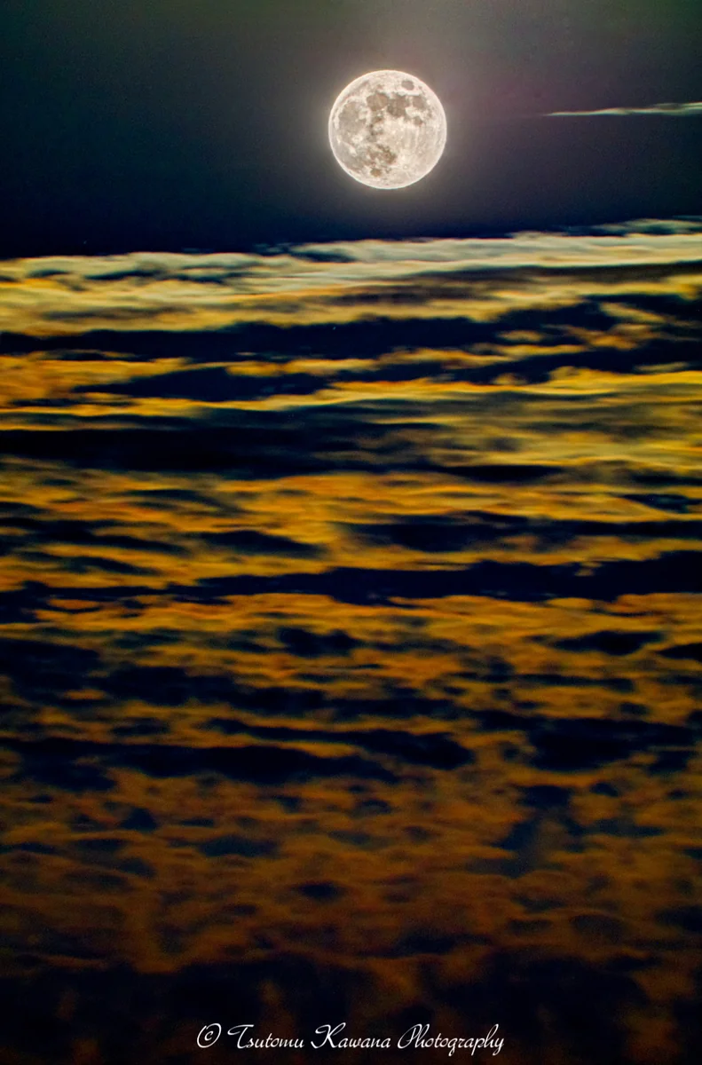 投稿写真：6月17日夜の、ストロベリームーン彩雲。