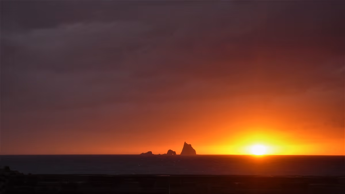投稿写真：三本岳に沈む夕陽