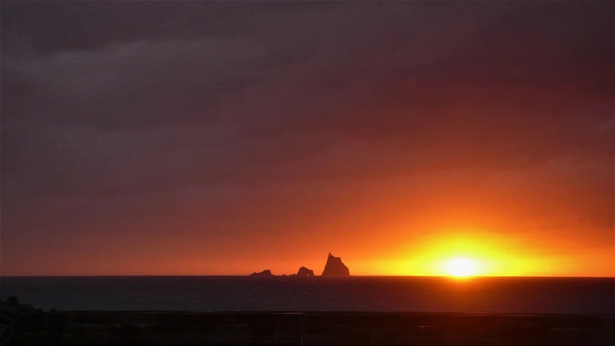 投稿写真：三本岳に沈む夕陽