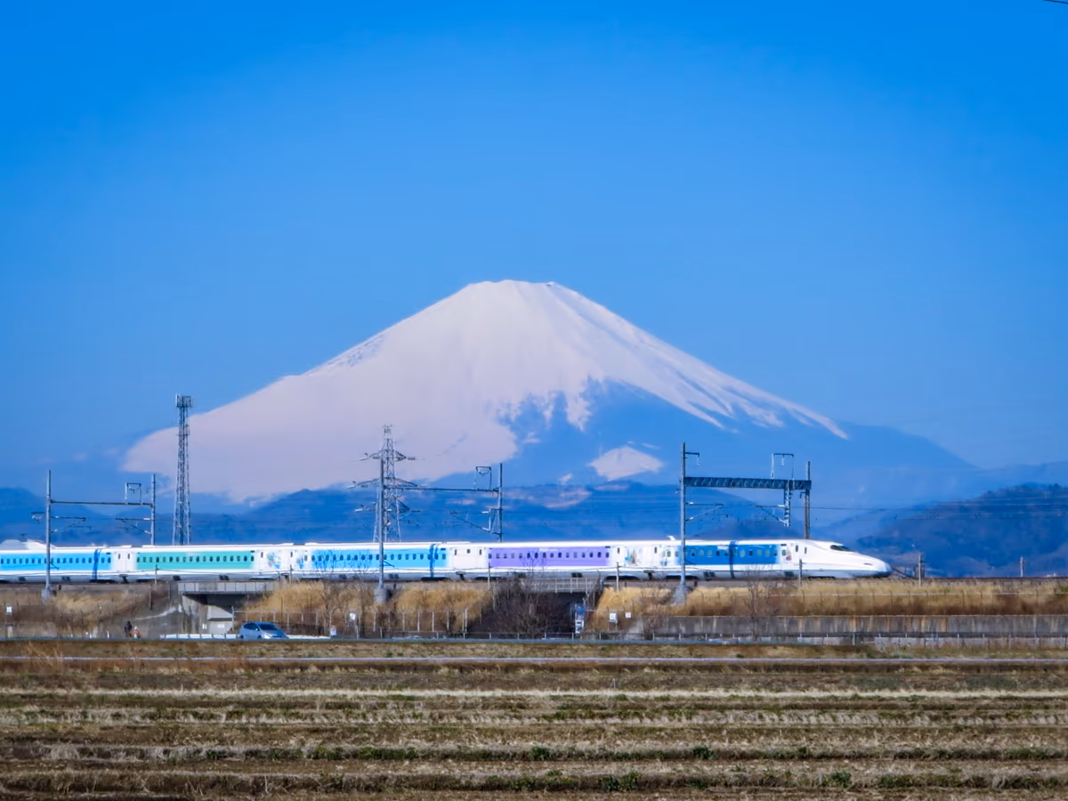 投稿写真：ディズニー新幹線と化粧直しした富士山