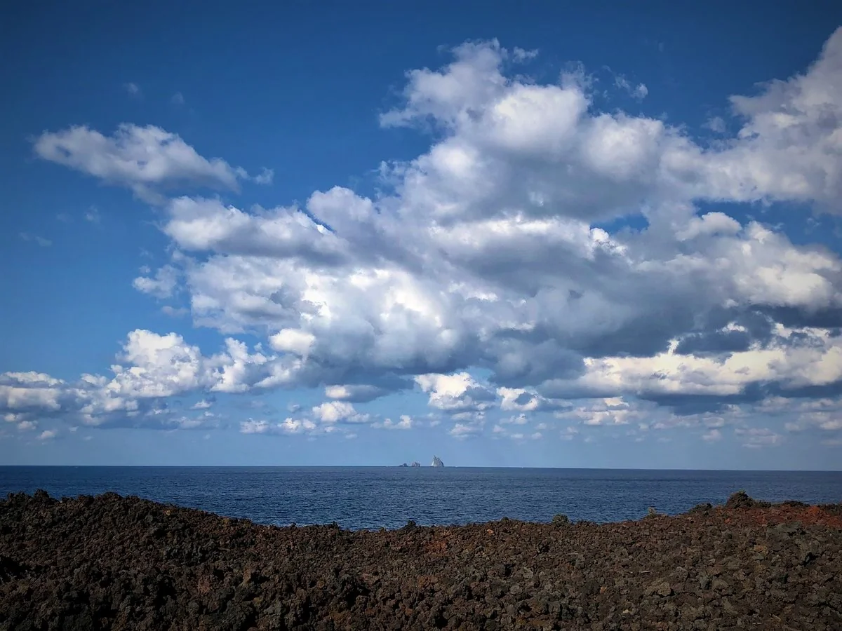 投稿写真：溶岩台地と三本岳