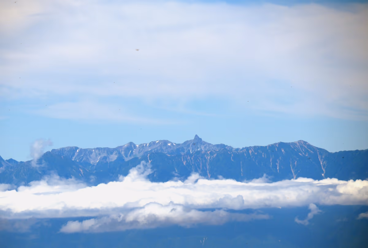 投稿写真：♪頭を雲の上に出し♪　北アルプス