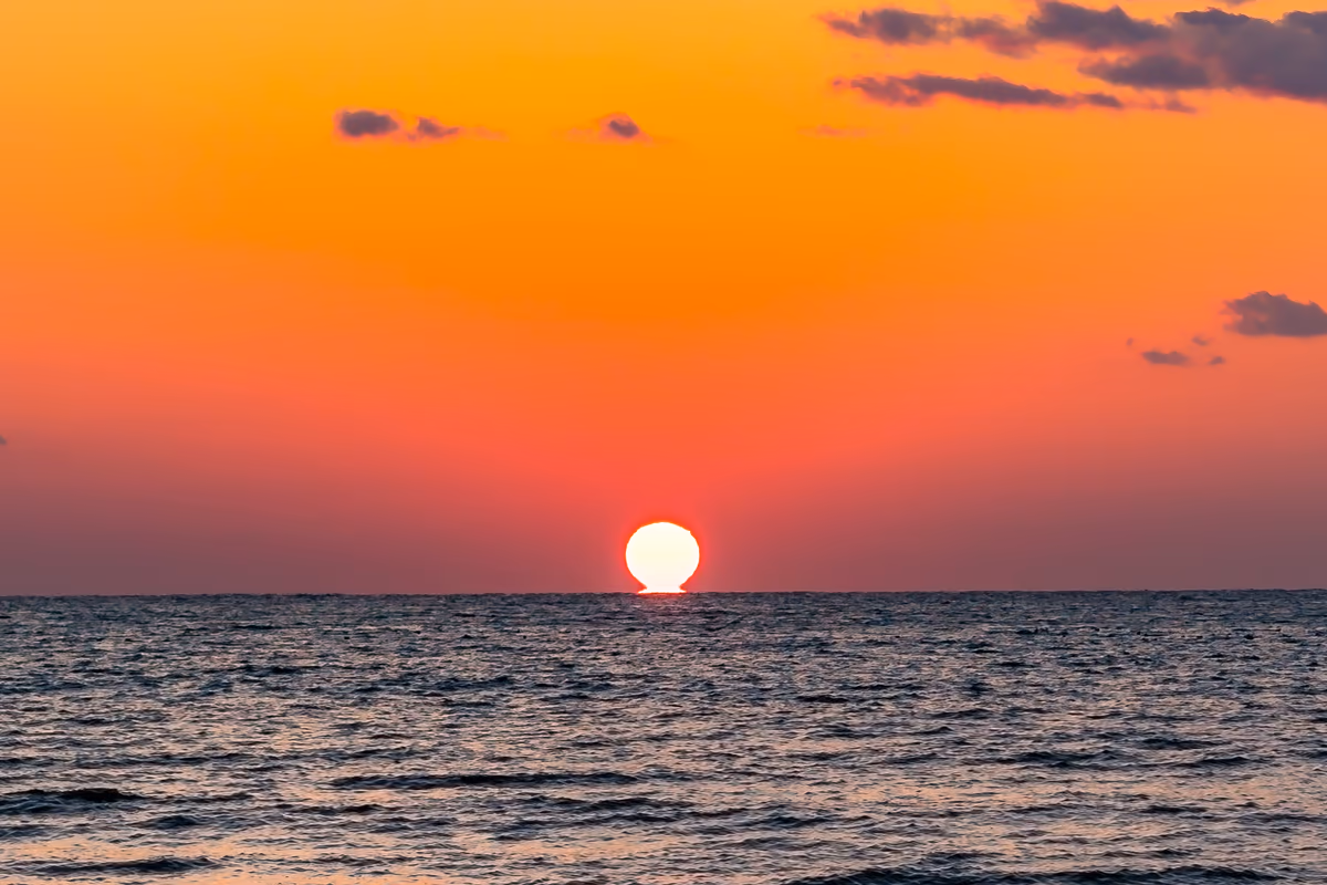 投稿写真：だるま夕日（佐渡島）