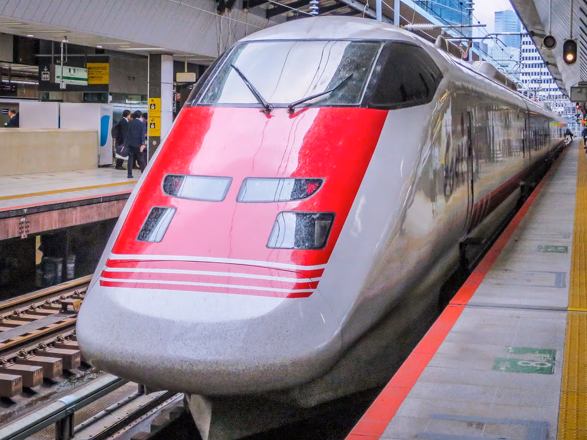 投稿写真：東京駅に停車中のイーストアイ①