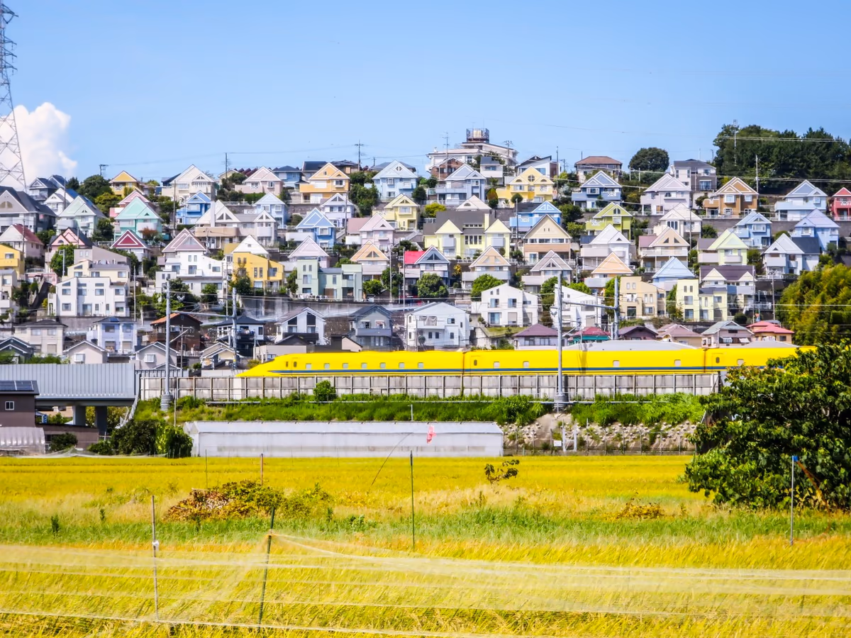 投稿写真：日向岡住宅とドクターイエロー