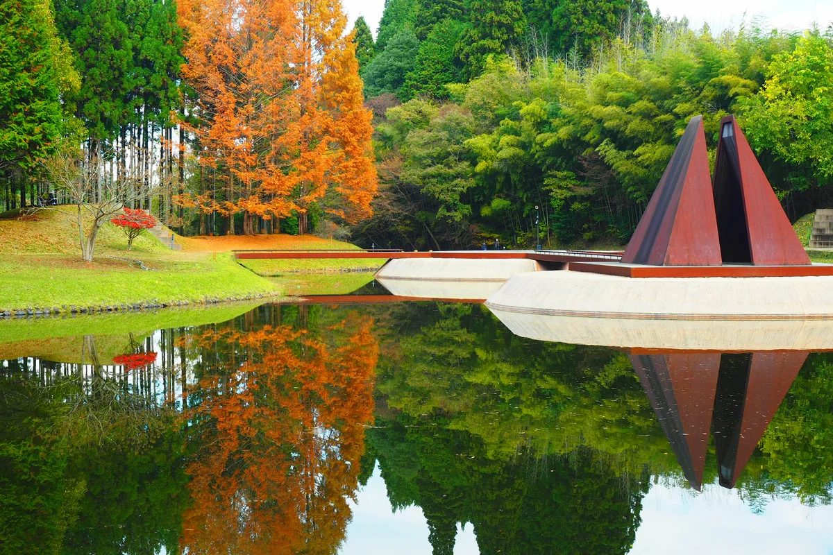 投稿写真：鉄のピラミッド　秋の色