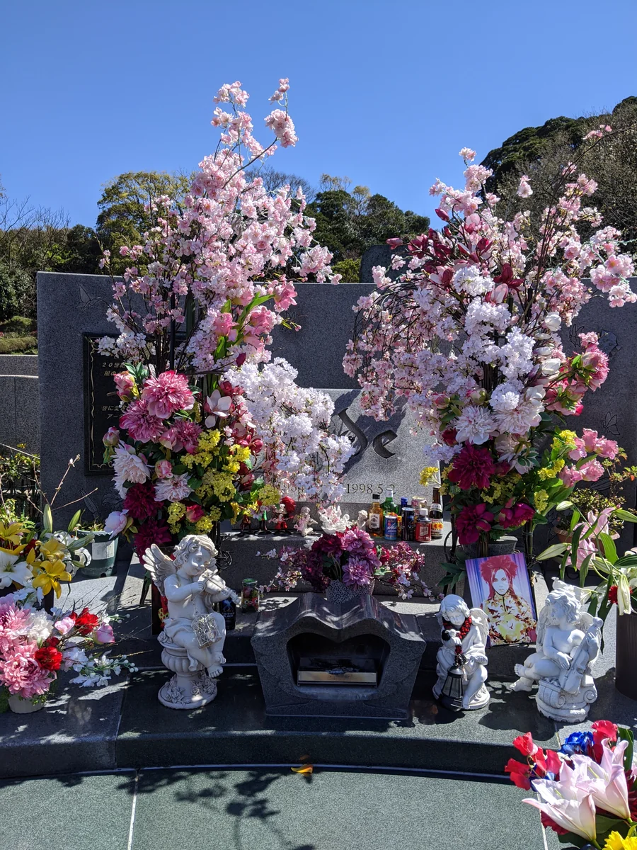 投稿写真：X JAPAN  hideさんのお墓