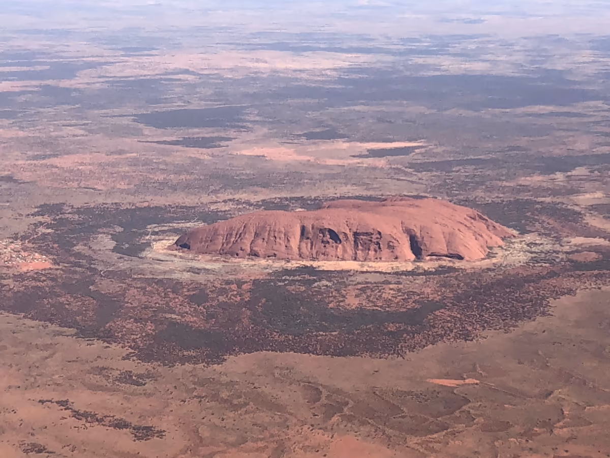 投稿写真：空から「ウルル」