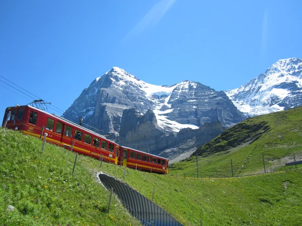 投稿：スイス　列車のある景色