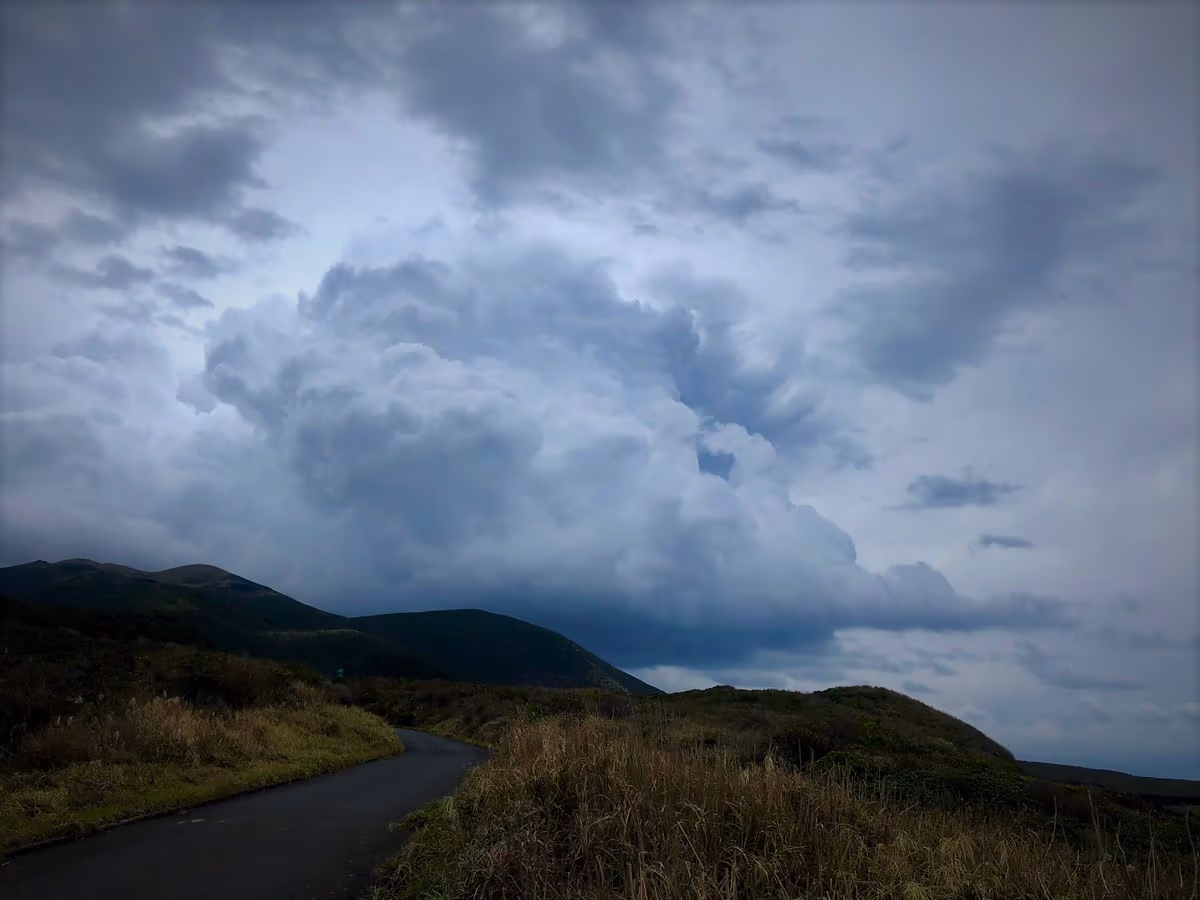 投稿写真：雲に続く道