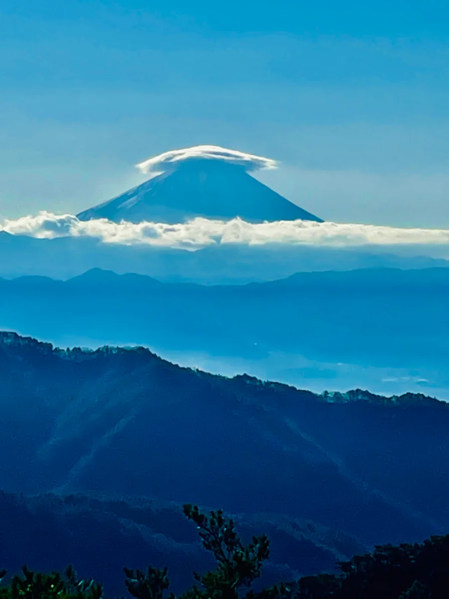 投稿写真：富士と笠雲