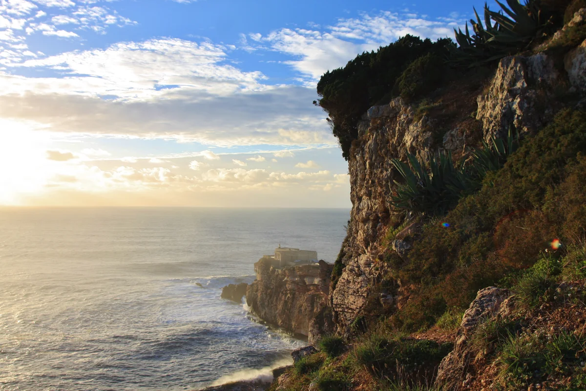 投稿写真：ポルトガル、港町の岬