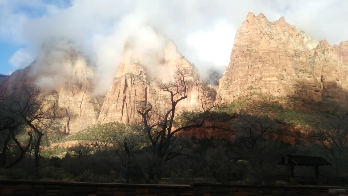 投稿写真：アメリカ「ザイオン国立公園」の朝もや