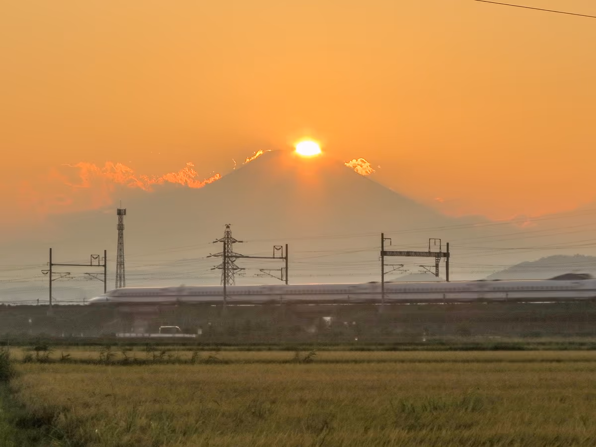 投稿写真：東海道新幹線とダイヤモンド富士