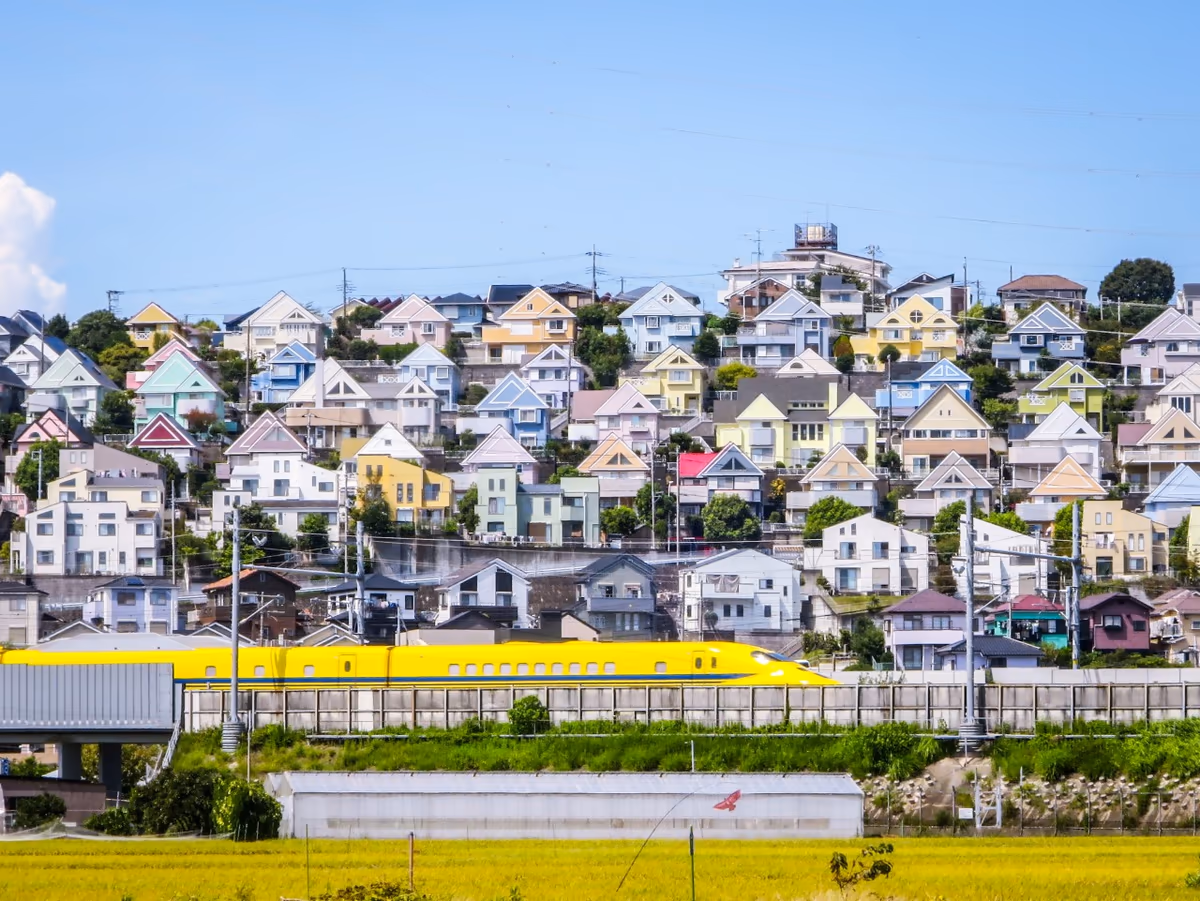 投稿写真：日向岡住宅とドクターイエロー