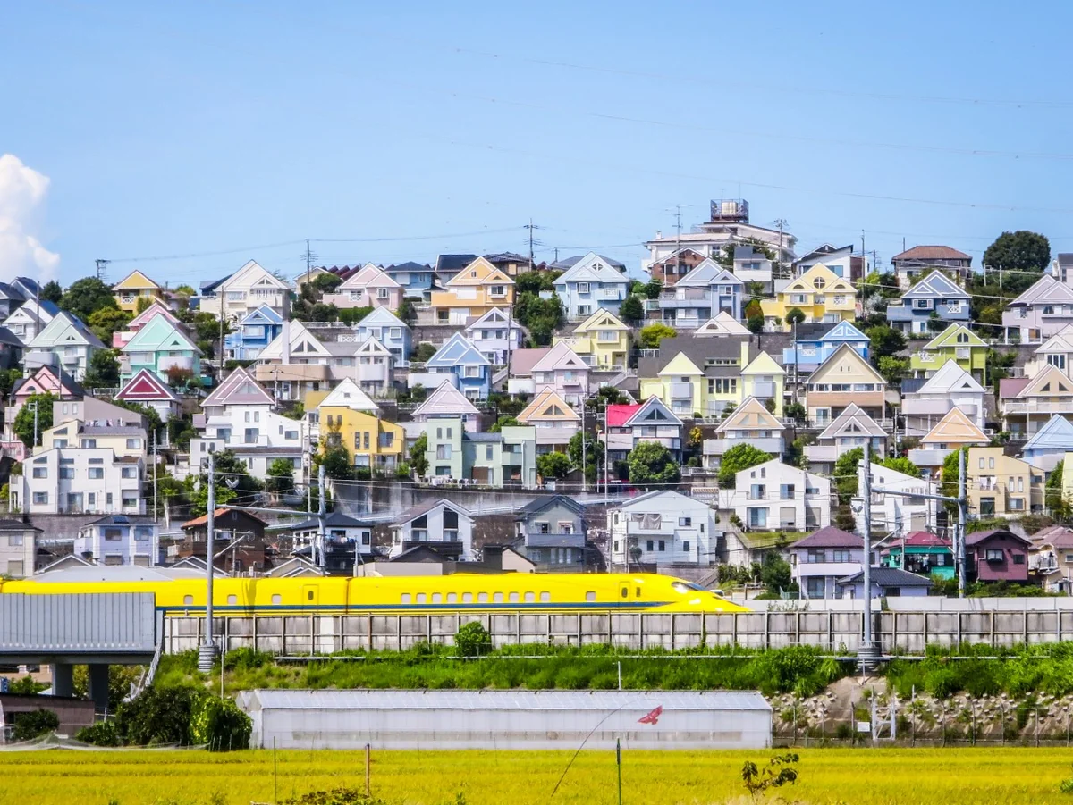 投稿写真：日向岡住宅とドクターイエロー
