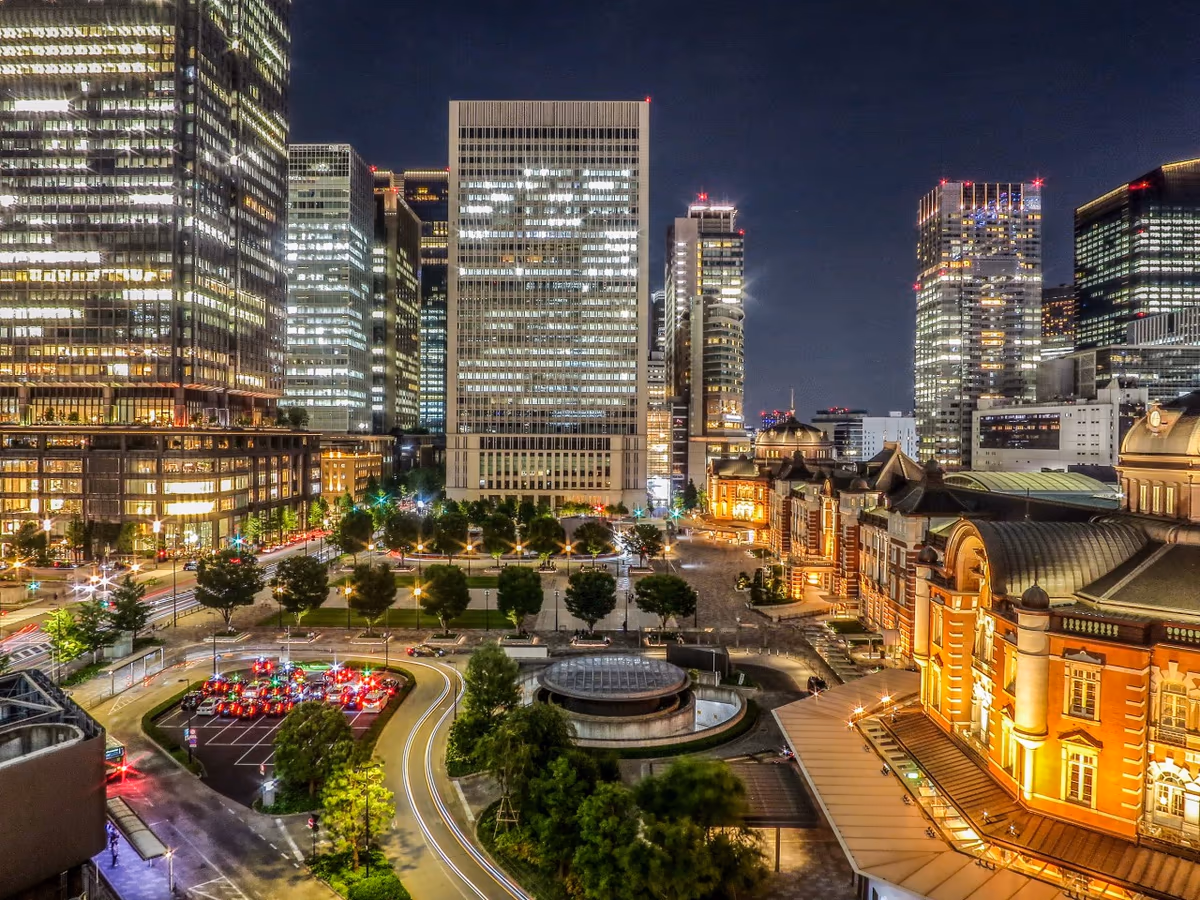 投稿写真：丸の内駅舎と駅前広場の夜景