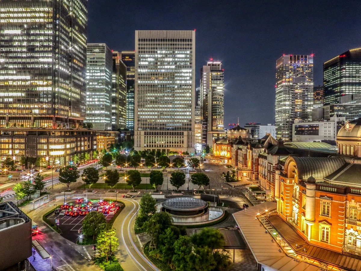 投稿写真：丸の内駅舎と駅前広場の夜景