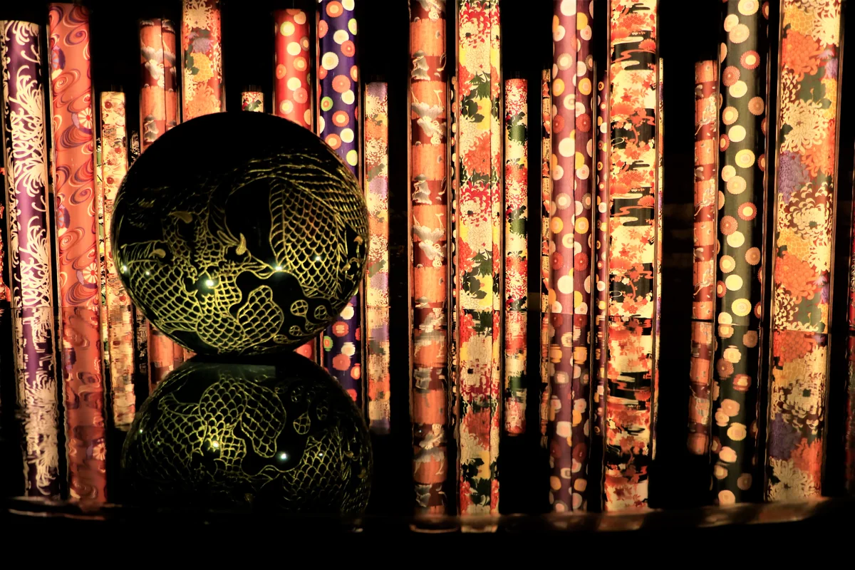 投稿写真：嵐電嵐山駅の京友禅の光林と龍の愛宕池