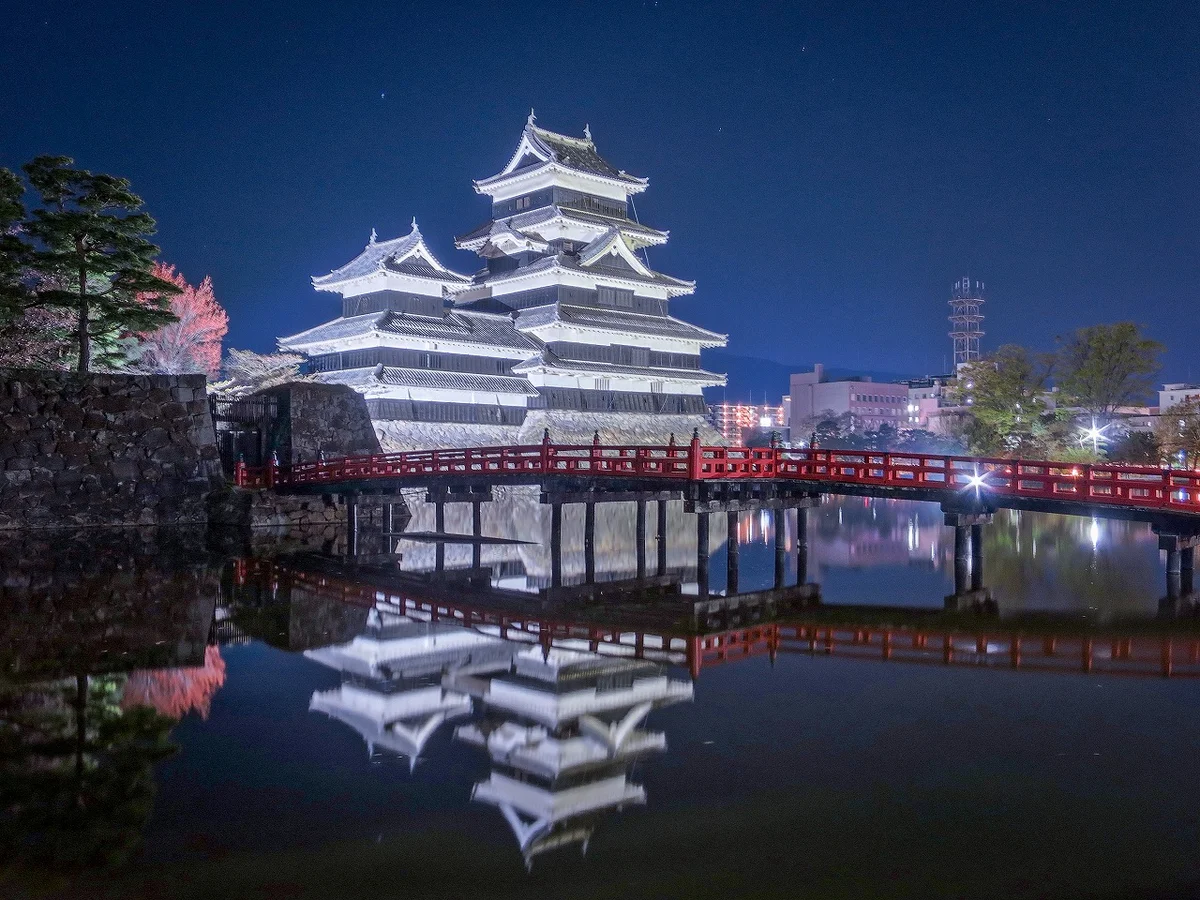 投稿写真：夜の松本城リフレクション①
