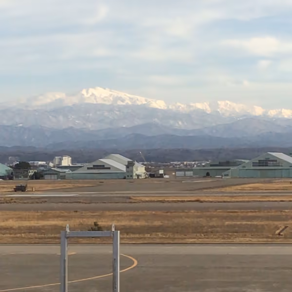 投稿：小松空港からの白山と別山