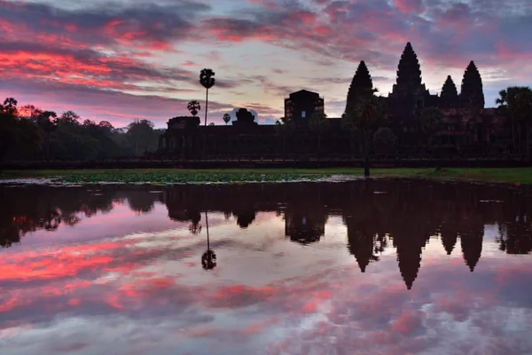 投稿：アンコールワットに沈む夕陽