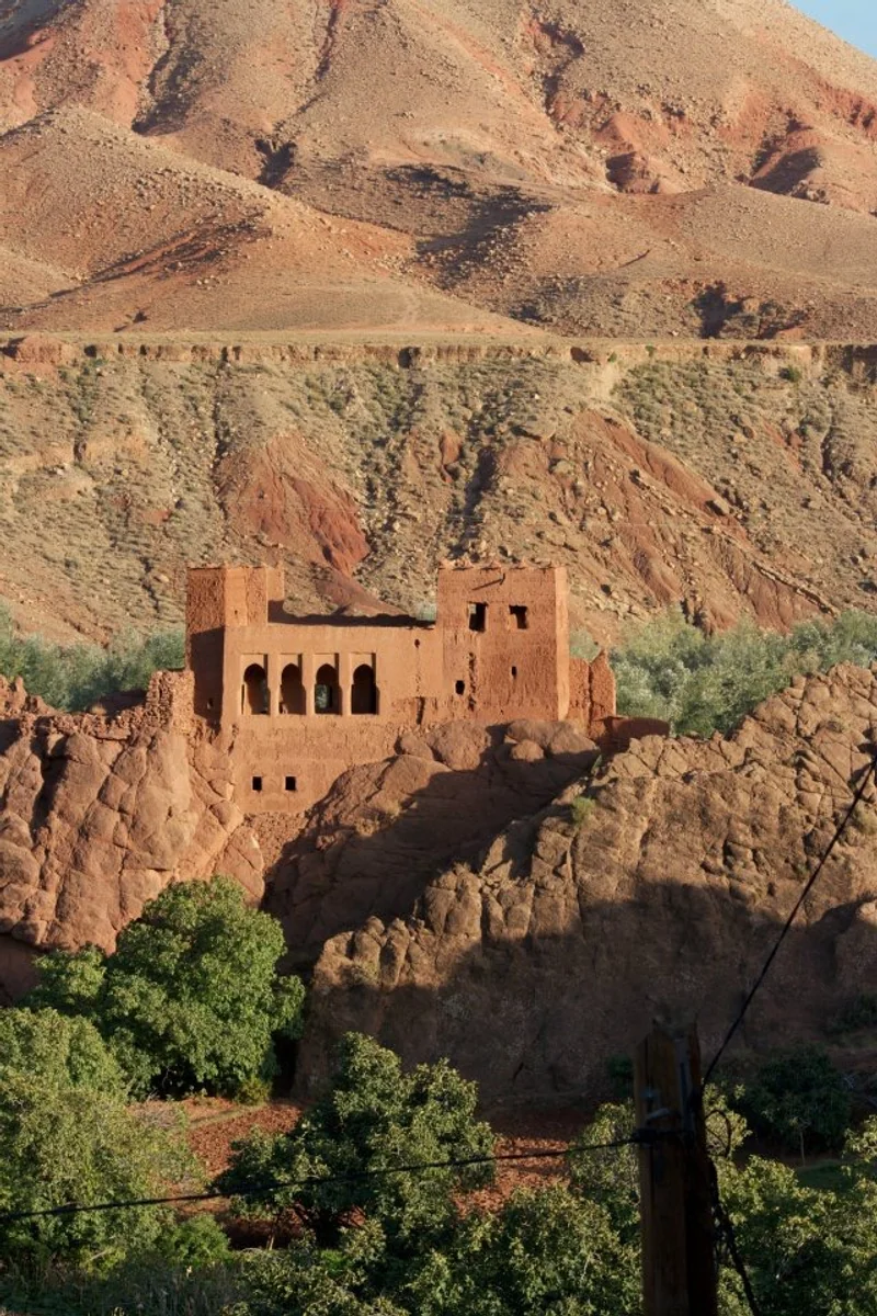 投稿写真：崖の家