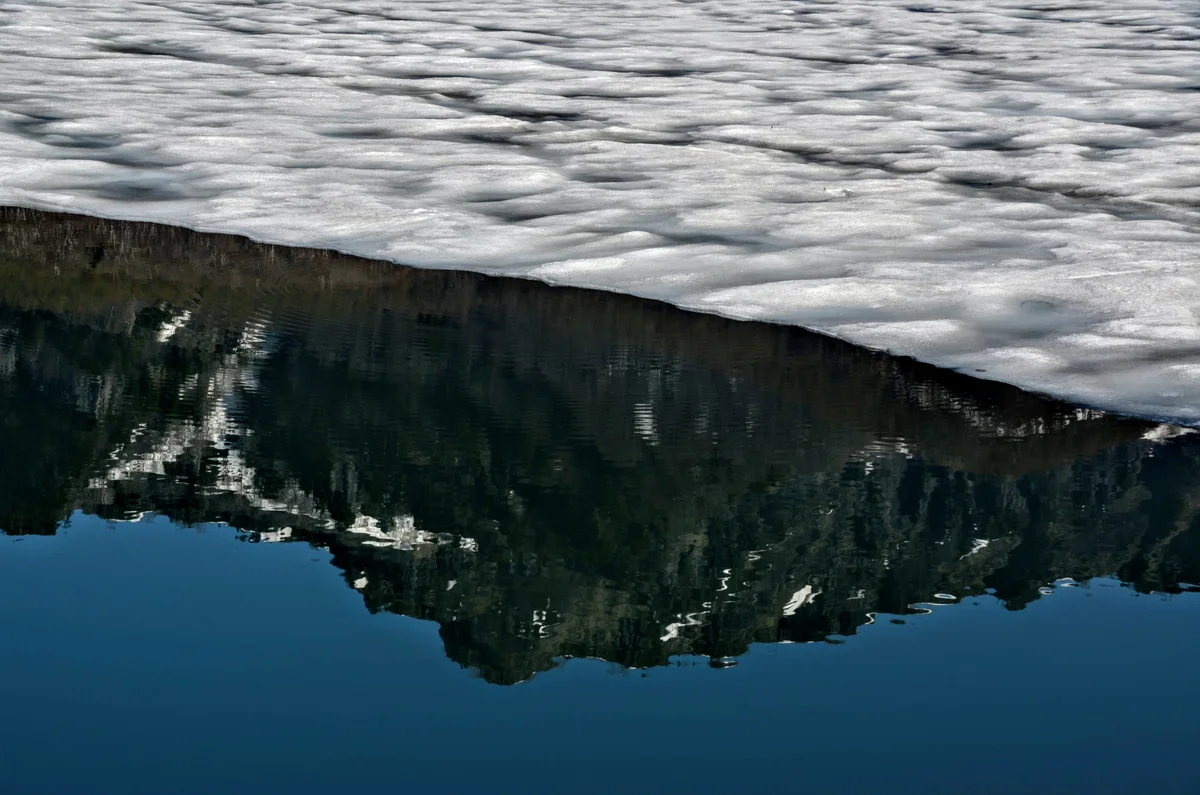 投稿写真：戸隠　雪解けの鏡池