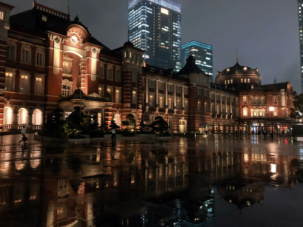 投稿写真：東京駅、雨