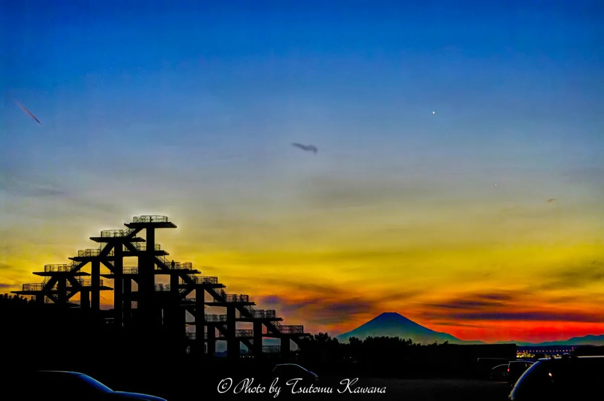 投稿写真：房総富津岬のたそがれに、富士山、金星、水星が輝く
