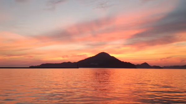 投稿：三津港から興居島を望む。