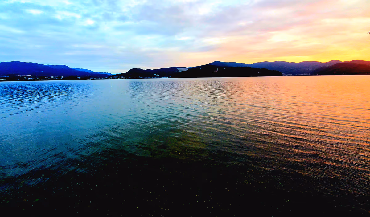 投稿写真：海色と夕焼けのコントラスト